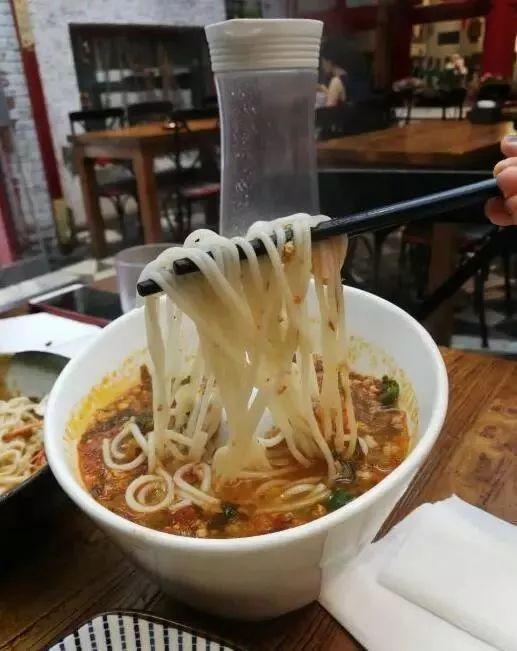 藏在市中心的美食街，吃一年都吃不够！第一个就是北京人爱吃的