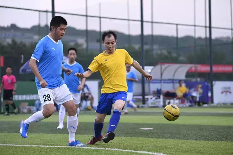 东部新区全民健身运动会,县域足球赛开赛掀起全民健身热