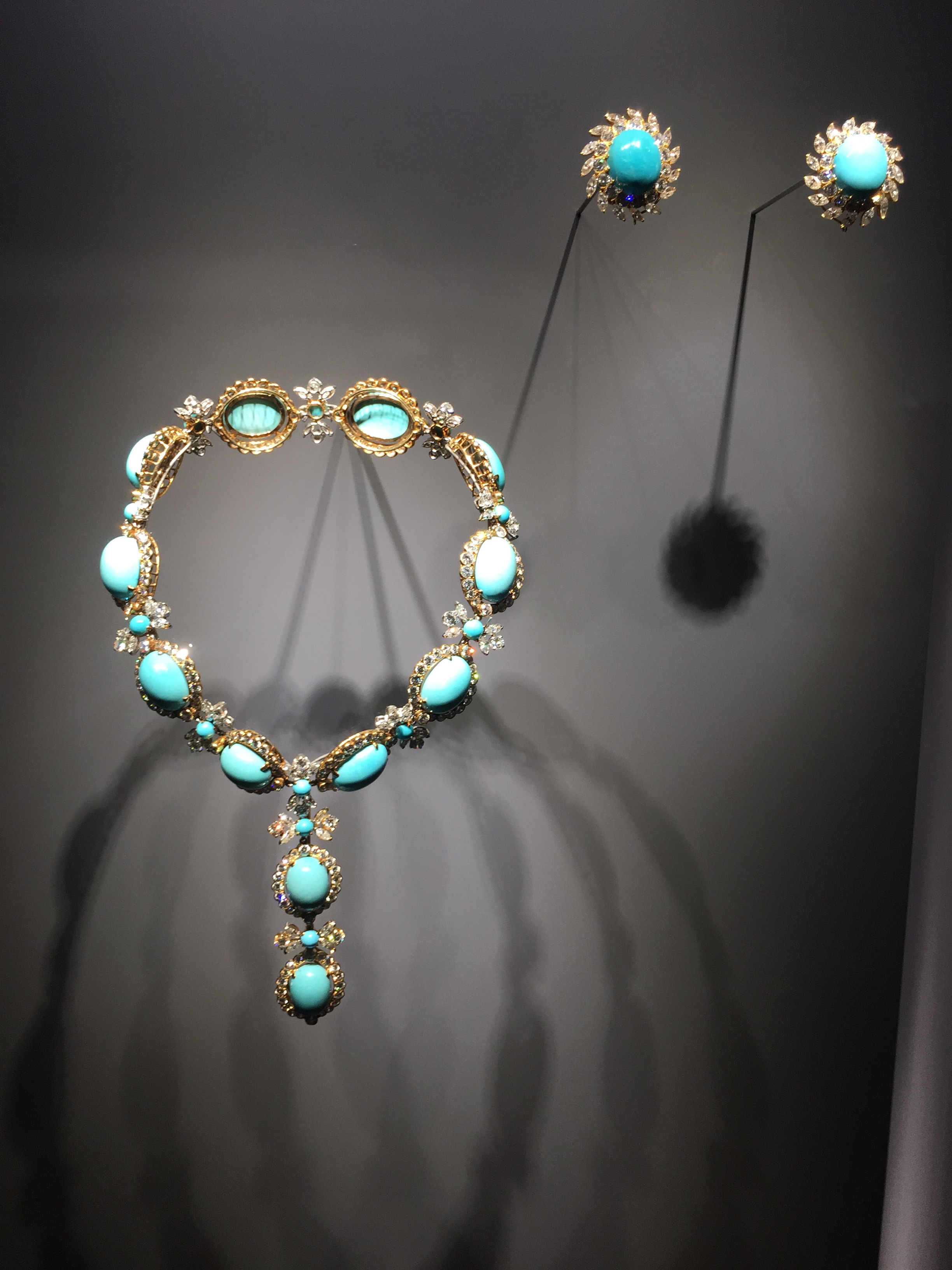 梵克雅宝黑色的四叶草是什么宝石,梵克雅宝四叶草是珠宝吗