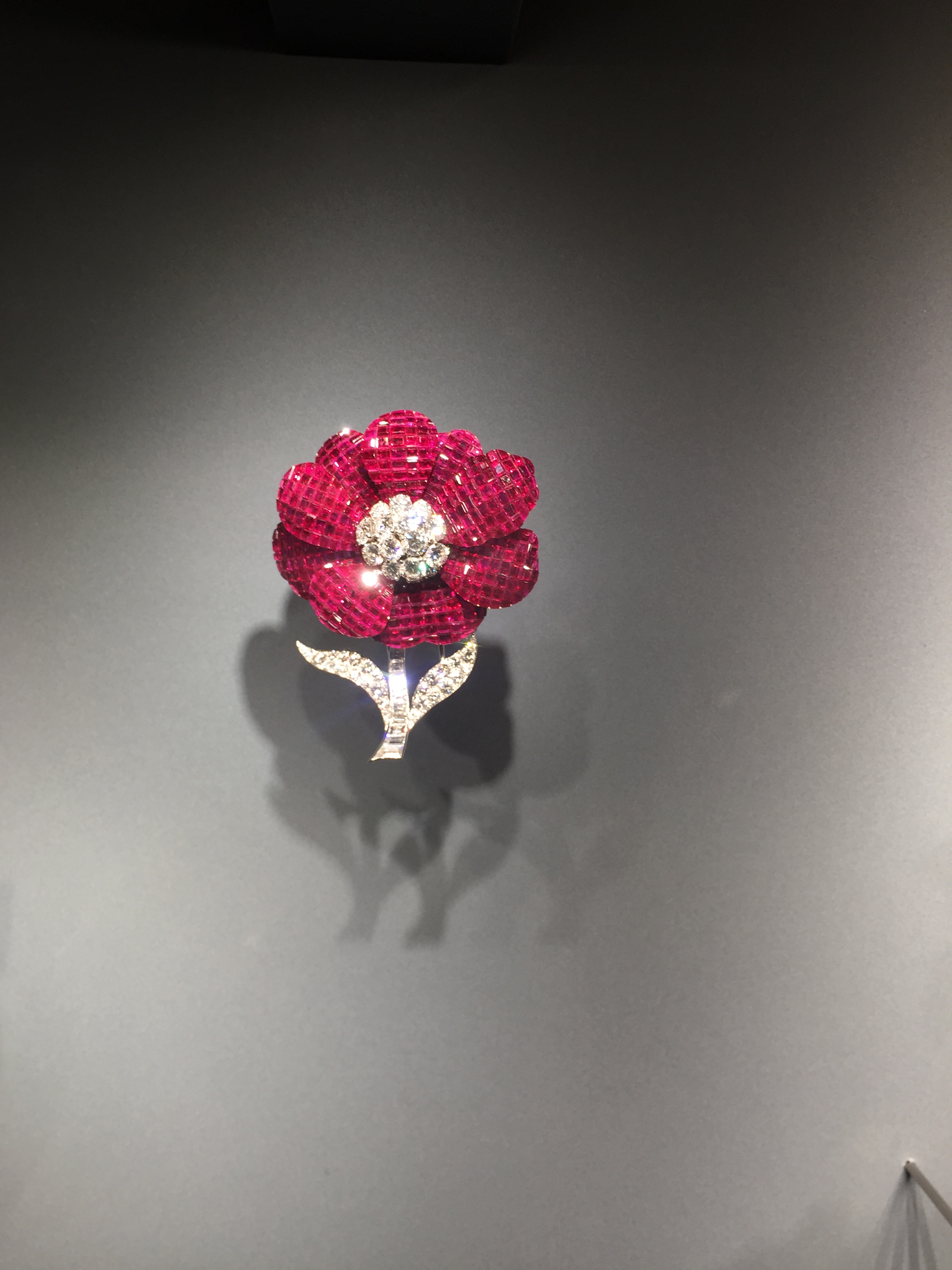 梵克雅宝黑色的四叶草是什么宝石,梵克雅宝四叶草是珠宝吗