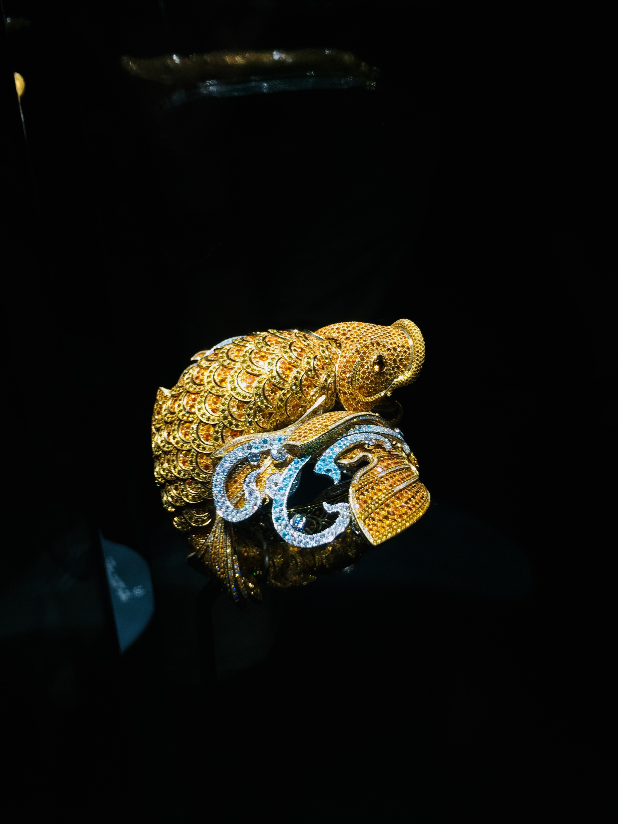 梵克雅宝黑色的四叶草是什么宝石,梵克雅宝四叶草是珠宝吗