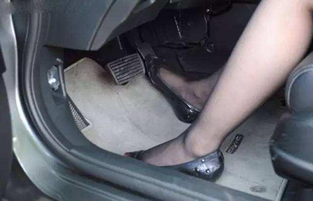 新车磨合期怎么降低发动机寿命,汽车新车磨合期有什么不良现象