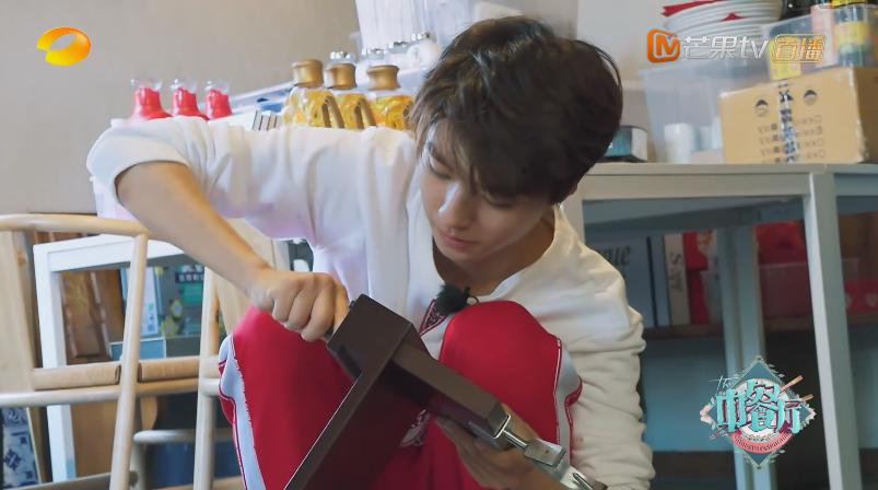 王俊凯被蚊子咬眼睛,王俊凯洋葱片段