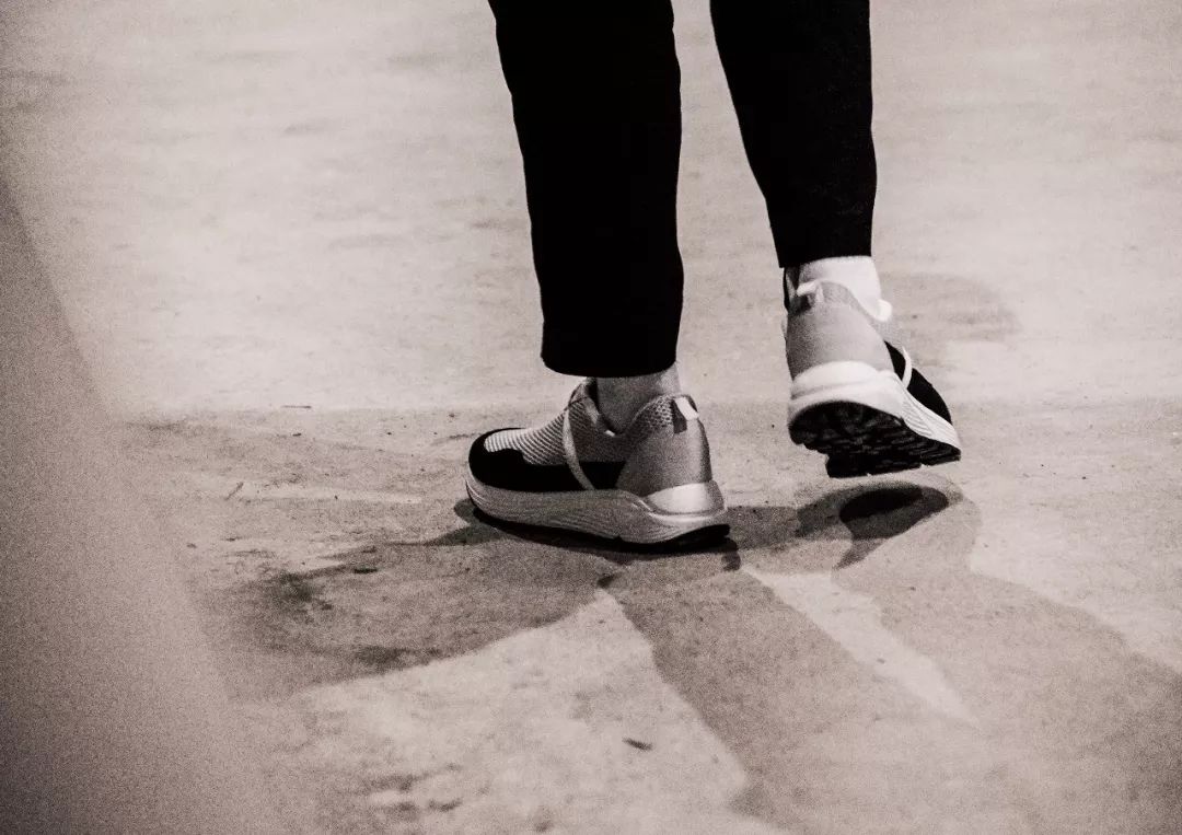 潮闻快食知名鞋店Solebox要求买家上脚离店!