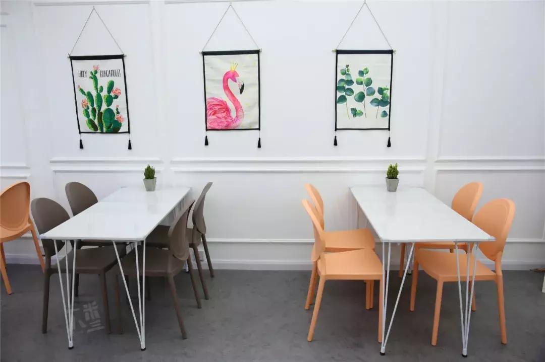 别再发私信问了！环球泡面屋就在珠江路与九都路口……