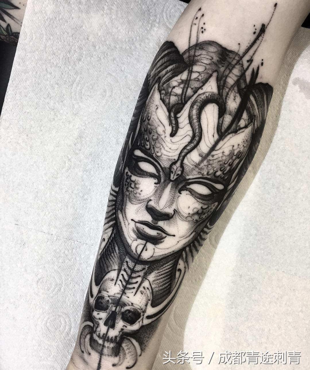 从球场到纹身店，一个差点被足球“耽误”的纹身师