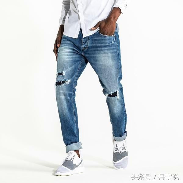 c罗的裤子是什么颜色的,c罗7号足球裤