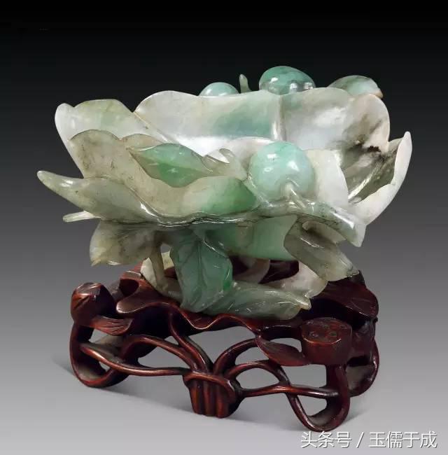 清代乾隆年制翡翠手镯价格,乾隆皇家珍藏玉器图卷