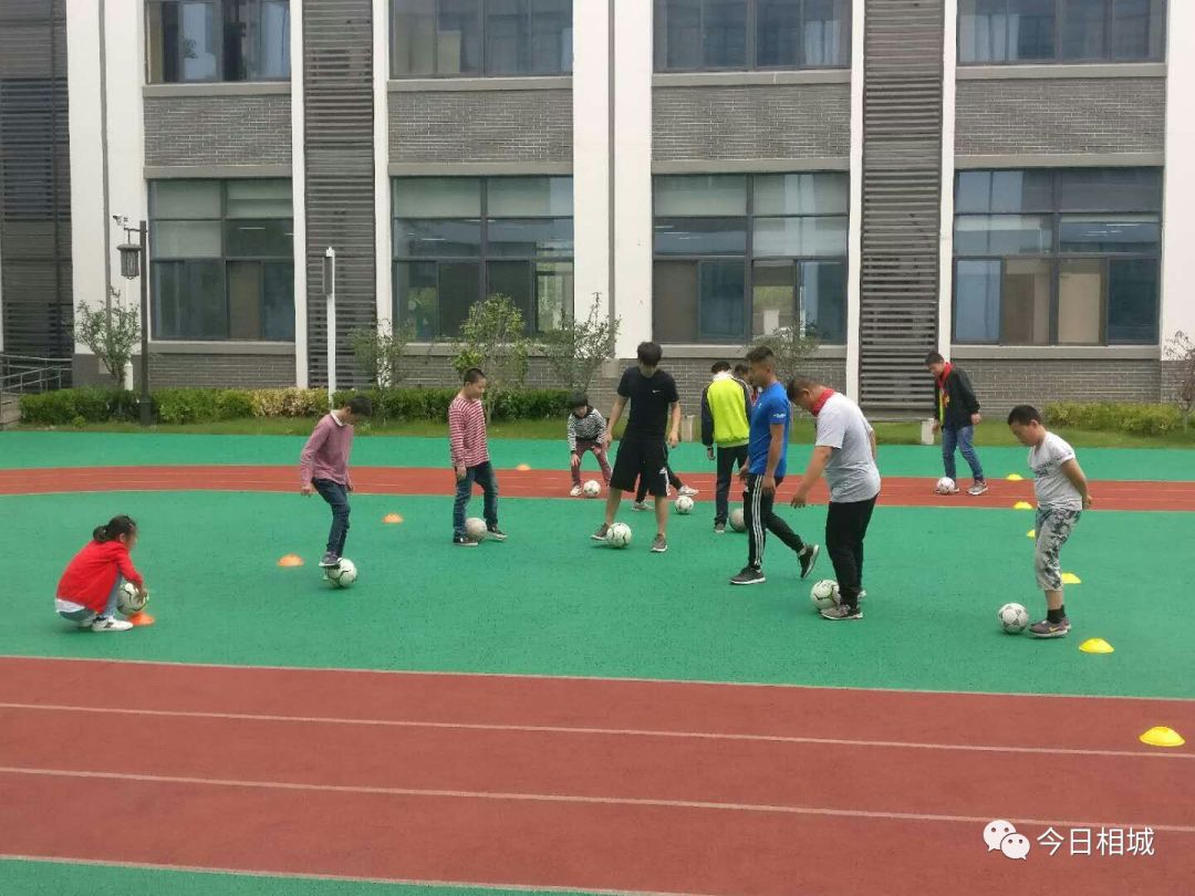 你们奔跑时的样子,你们在赛场上拼搏的样子