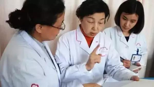 产妇乳腺化脓原因,产妇突然高烧乳腺炎