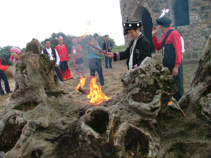 云南的火把节真热闹,云南最热闹的火把节