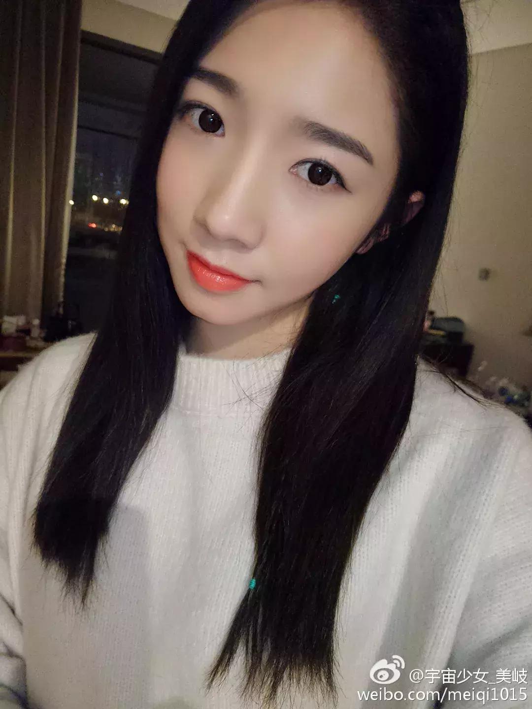 有眼妆和没眼妆差距这么大？女团最应该出的是变身秘笈吧？