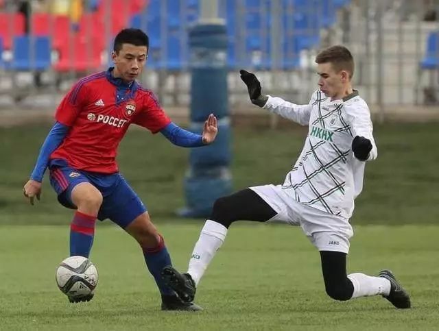 他是俄罗斯少年足球最强新人，却拒绝俄罗斯国籍执意加入中国队