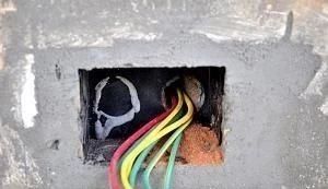 装修电路布线一管装几根线,家装线管里面最多能穿多少根线