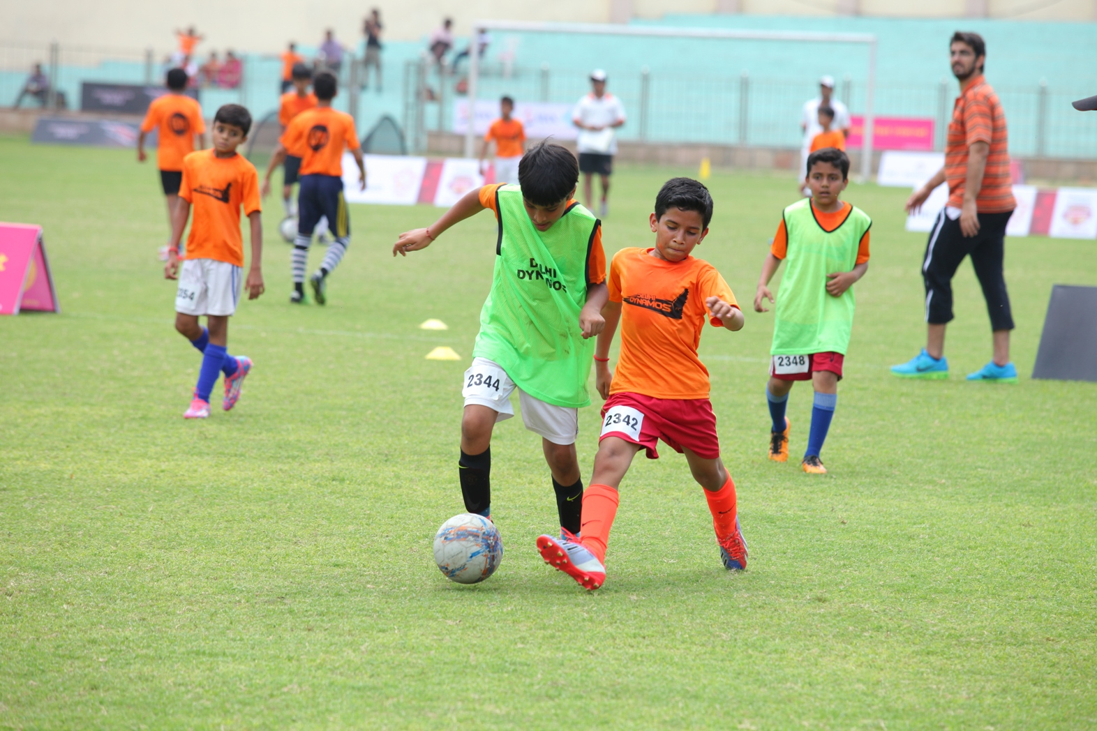 印度足球队约战国足！网友：白斩鸡大战咖喱鸡，好一场菜鸡互啄