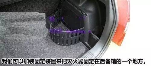 男子刚买的新车突然爆炸了,行驶轿车突然爆炸