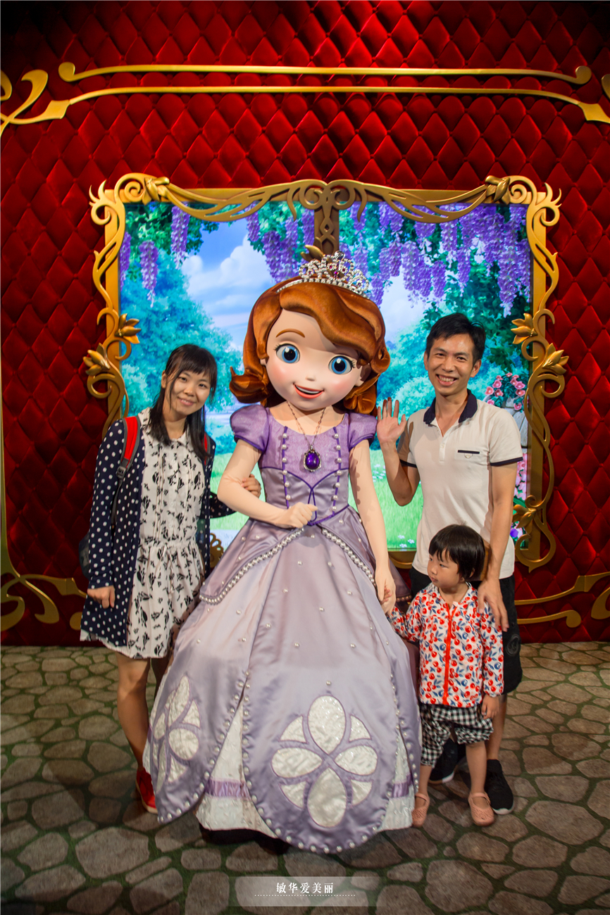 香港迪士尼门票深港联游,香港迪士尼2大1小亲子当日套票