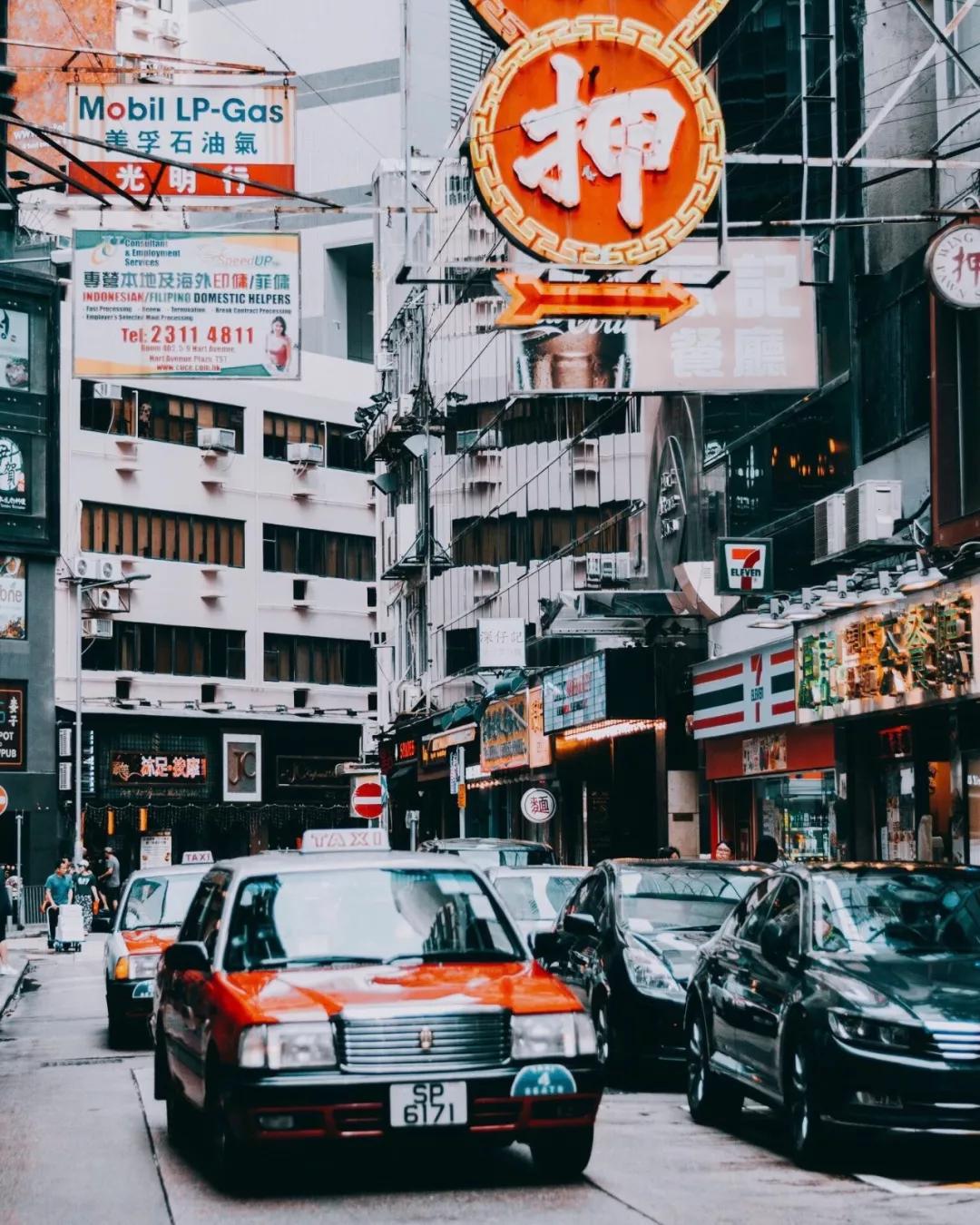 30张照片，看见繁华和代购以外的香港……