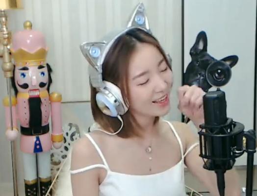 抖音最火的歌曲学猫叫视频,2018抖音最火歌曲榜翻唱学猫叫