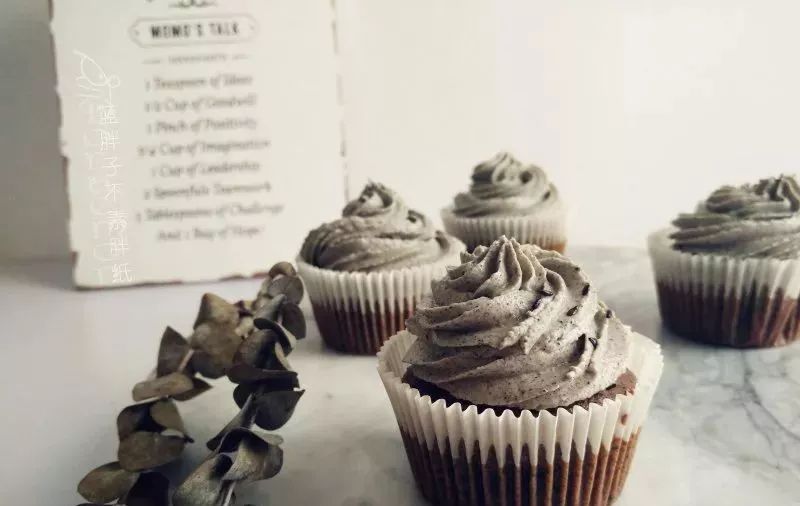 用刮刀做纸杯蛋糕装饰的视频,没有奶油纸杯蛋糕怎么装饰