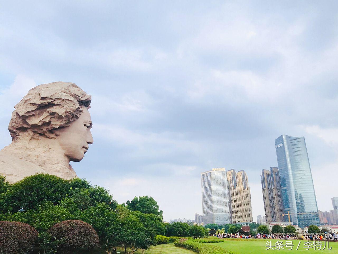 中流击水，浪遏飞舟，长沙试驾众泰T800惊叹：中国品牌豪华不是梦