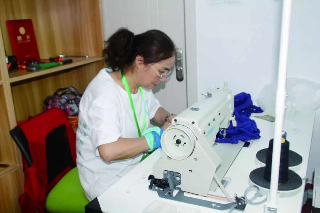 玄武大石桥“微幸福服务站”很暖心！修伞、补鞋、换拉链……这些小事都可上门服务