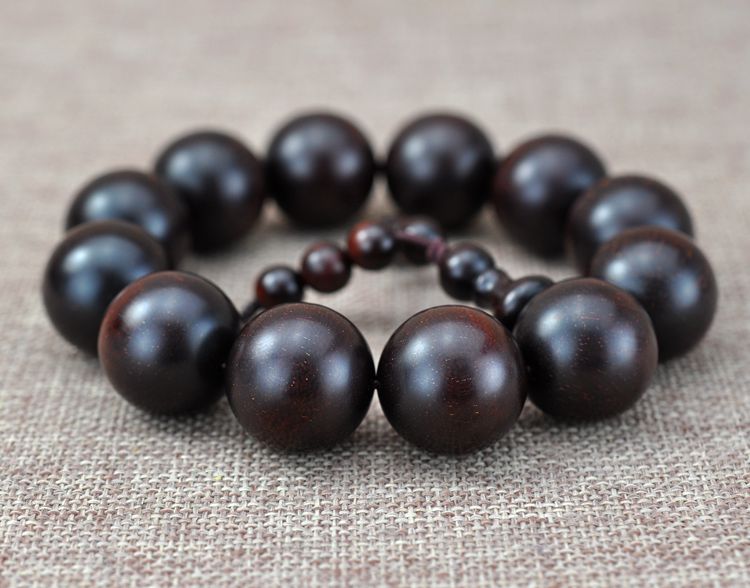 为什么小叶紫檀越盘越黑呢,小叶紫檀盘黑