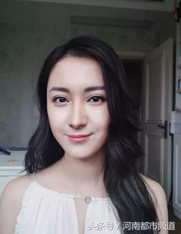 20岁美女卸妆秒变80岁大妈,27岁女孩化妆成大妈