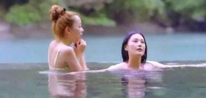 张馨予游泳出场,张馨予泳池出场