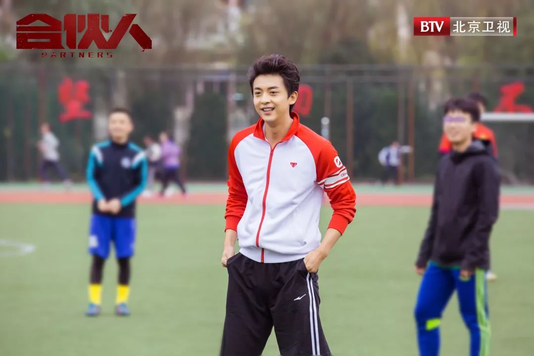 郑元畅朱亚文李佳航身高对比,朱亚文李佳航郑元畅走红毯