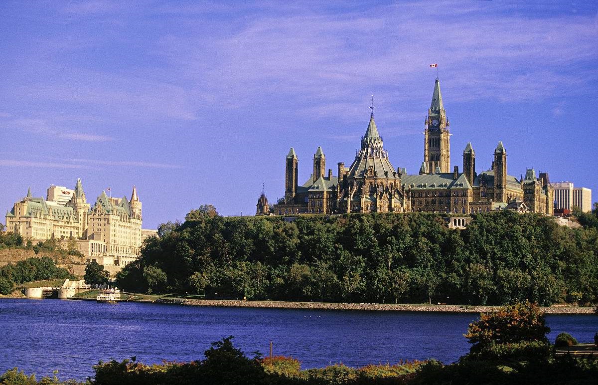 加拿大国土面积最大的哪个省,枫叶之国加拿大有多少人