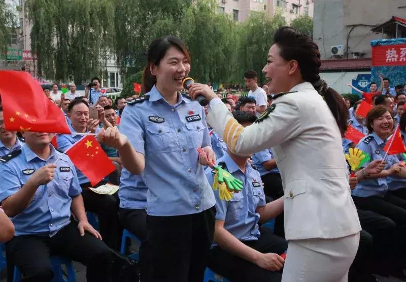 走进警营双拥文艺演出,警营文化下基层传递温暖显真情
