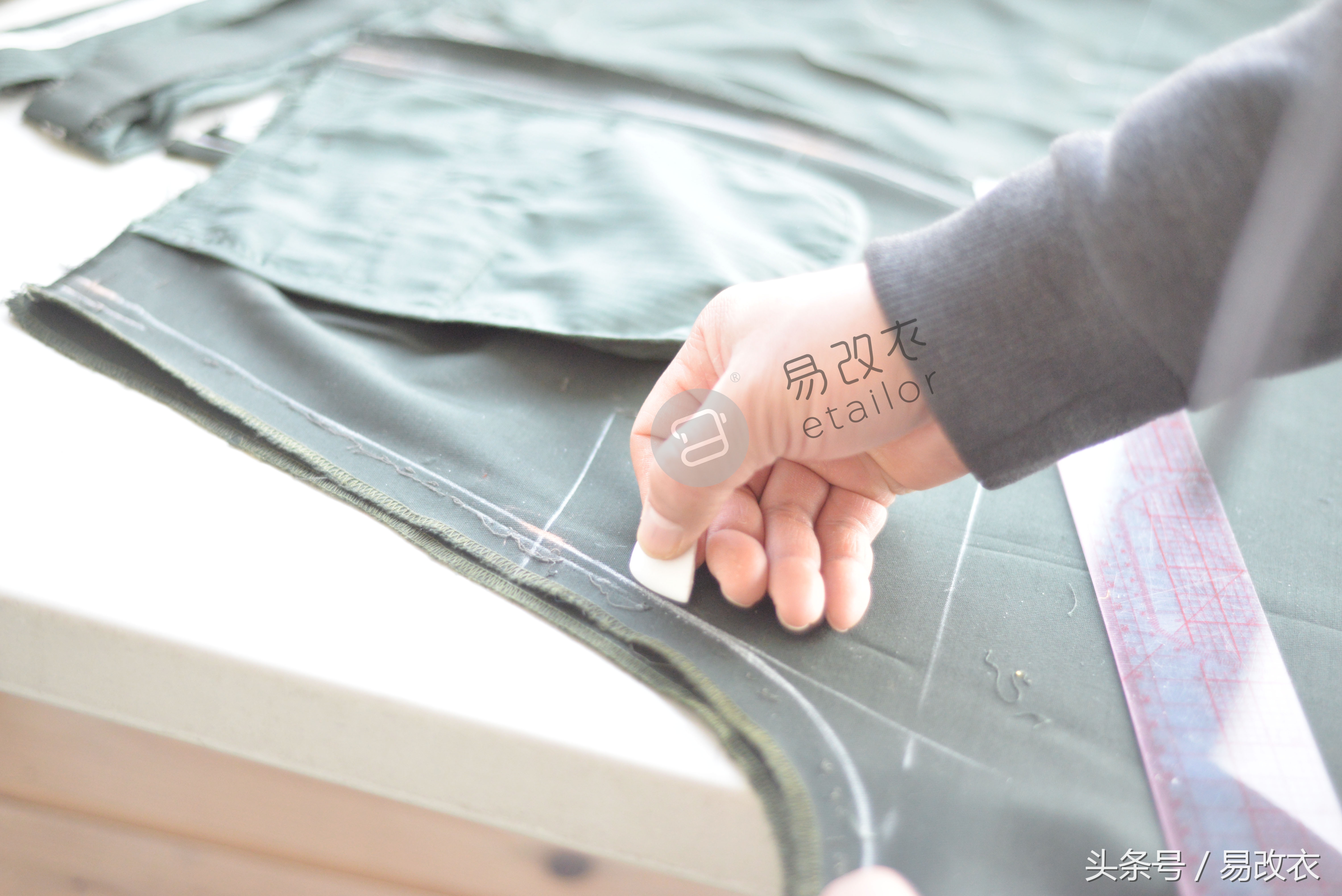 西裤改衣服,西裤改卫裤怎么改