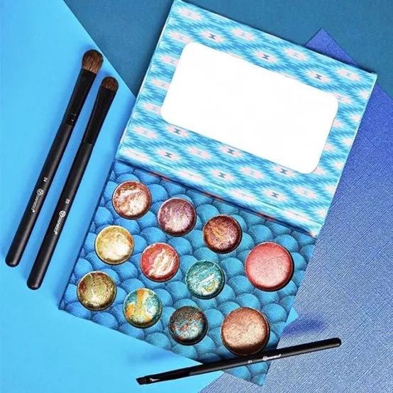 玛可安迪星空幻彩流沙10色眼影,适合新手的平价眼影盘推荐