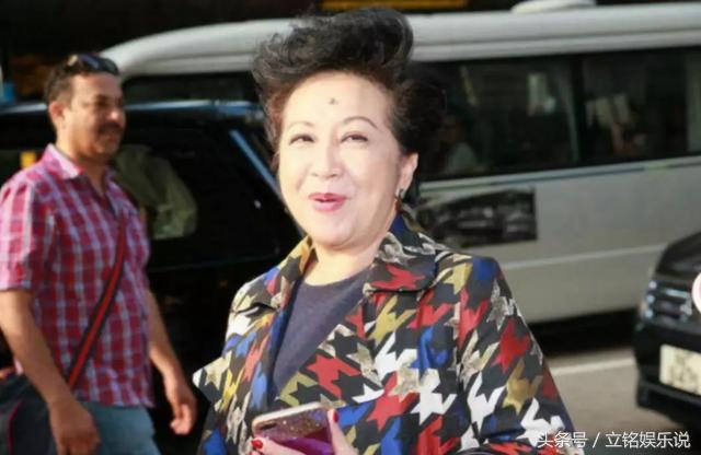 郑嘉颖巴厘岛结婚却让亲友团自费买机票？被吐槽比郭富城还小气！