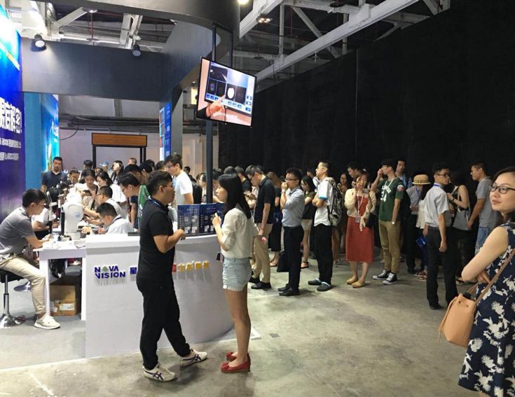 “眼镜之王”的进击：“时代变了，如果不跟着变就要完蛋”