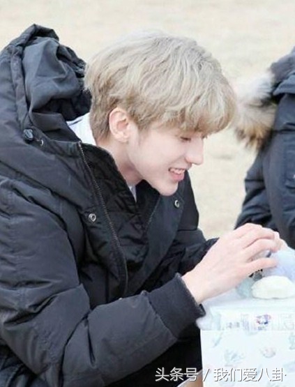 朱正廷蔡徐坤超甜对视害羞,朱正廷蔡徐坤高甜瞬间