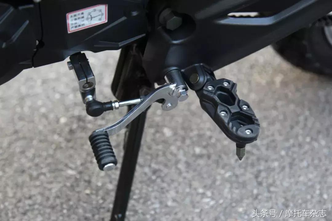 全车LED，仪表在油箱上，原厂钥匙竟然是开瓶器，力帆KPM200开箱