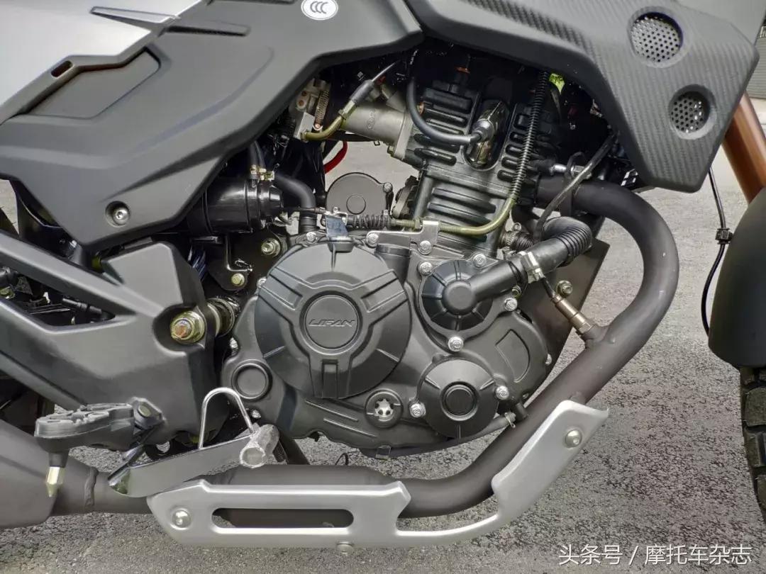 全车LED，仪表在油箱上，原厂钥匙竟然是开瓶器，力帆KPM200开箱