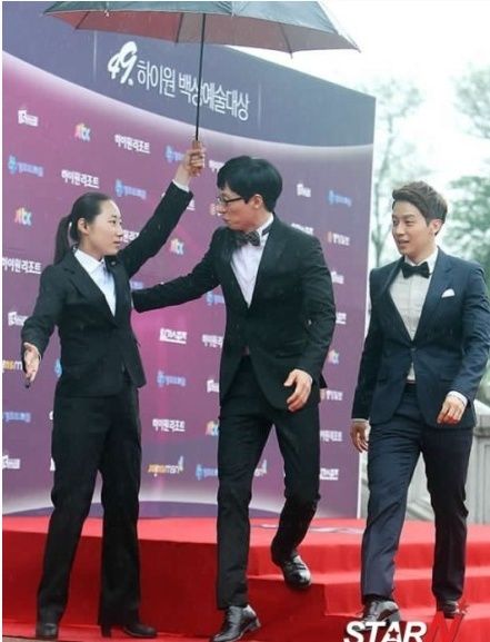 刘大神喜提阿汤哥，又顺手抛来一份缩毛孔秘籍