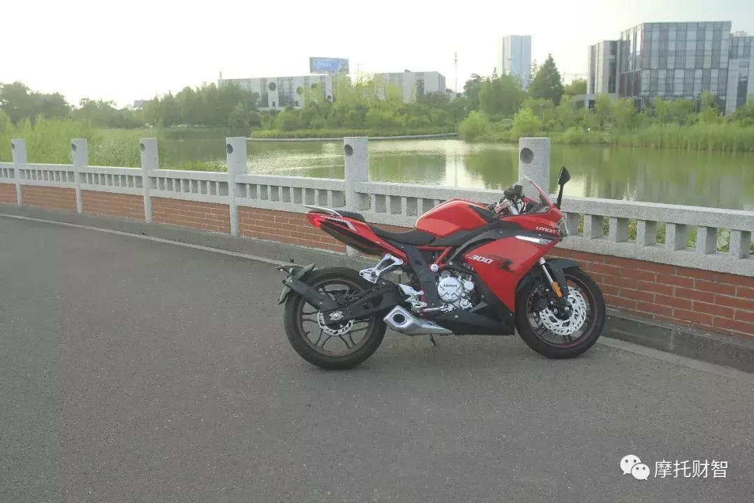 最新款隆鑫无极300rr,无极300rr19款和20款有什么区别吗