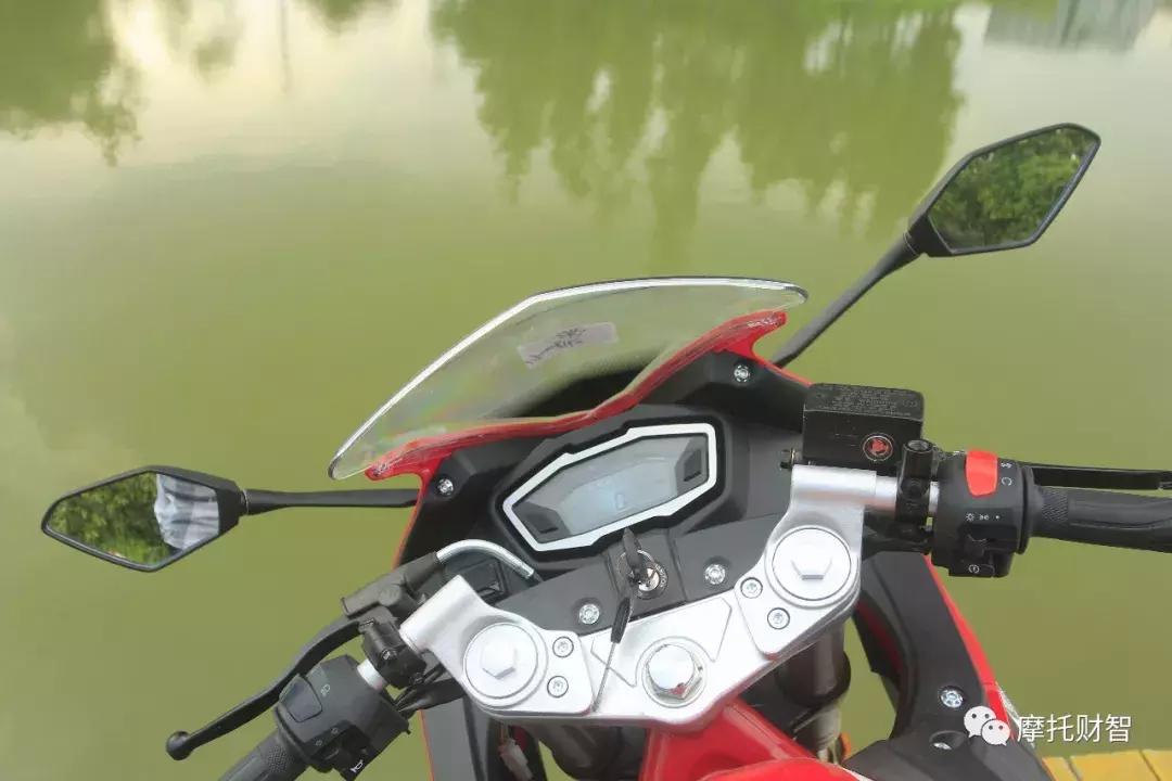 最新款隆鑫无极300rr,无极300rr19款和20款有什么区别吗