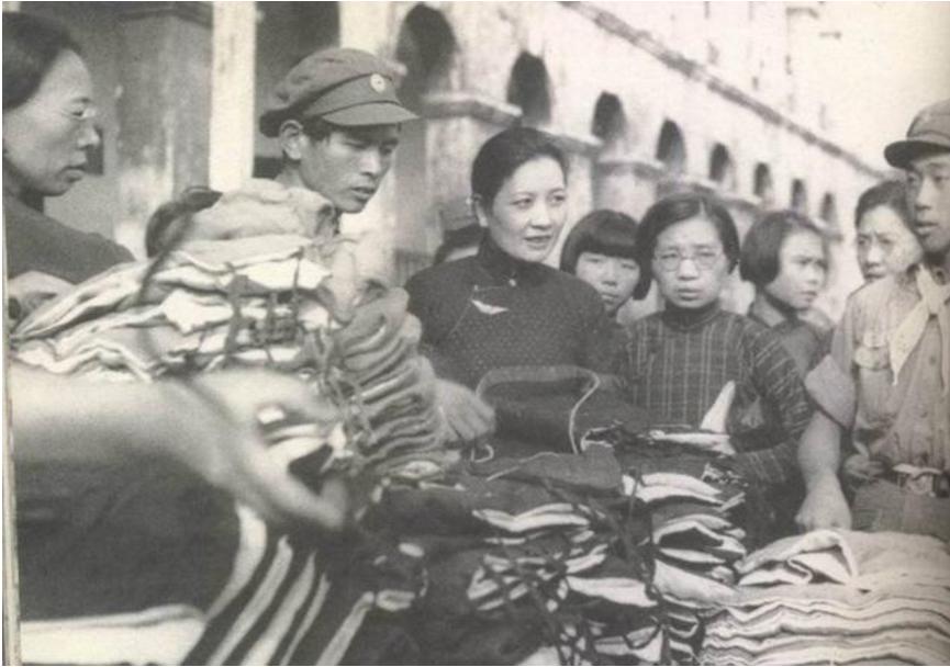 蒋介石喜欢上戴笠的侄女，宋美龄只说了一句话，蒋介石无可奈何