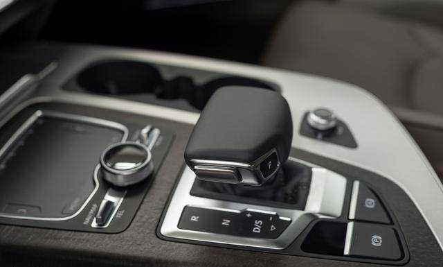 都说高速拉手刹等于自杀,不小心碰到电子手刹怎么办?