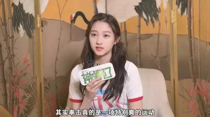 相声少女方宇现场释放撒娇卖萌少女心，对答红毯糗事笑翻全场