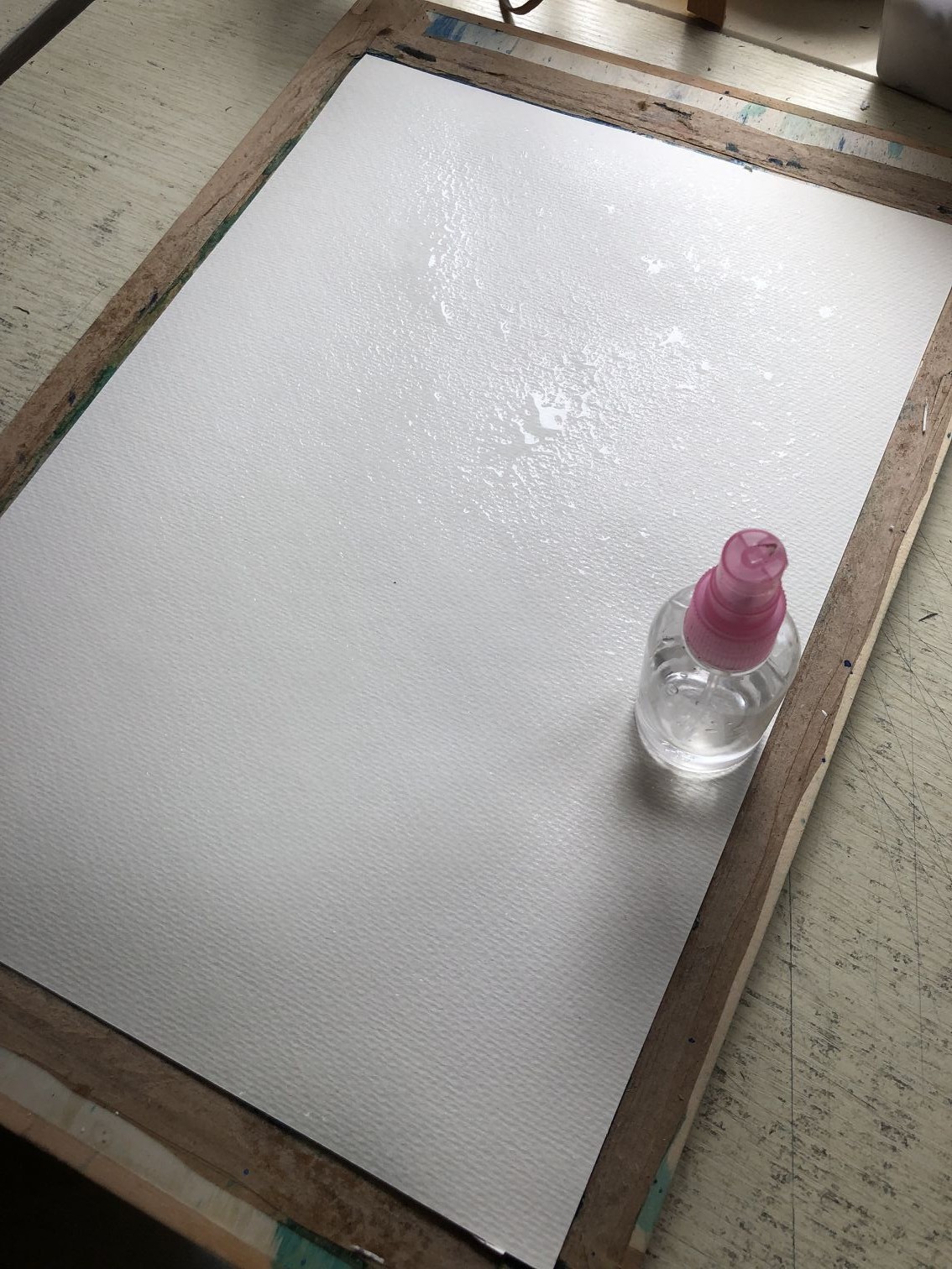 水彩画完了怎么把纸弄平整,水彩画如何保持不掉色