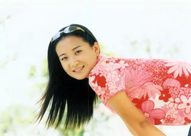 脸大脖子粗短适合什么发型,脸大脖子粗怎么穿高领