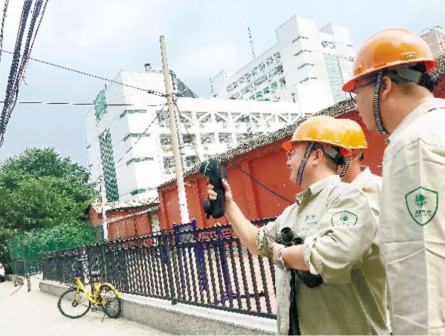 高温送清凉致敬烈日下的坚守 (致敬高温下坚守的你们)