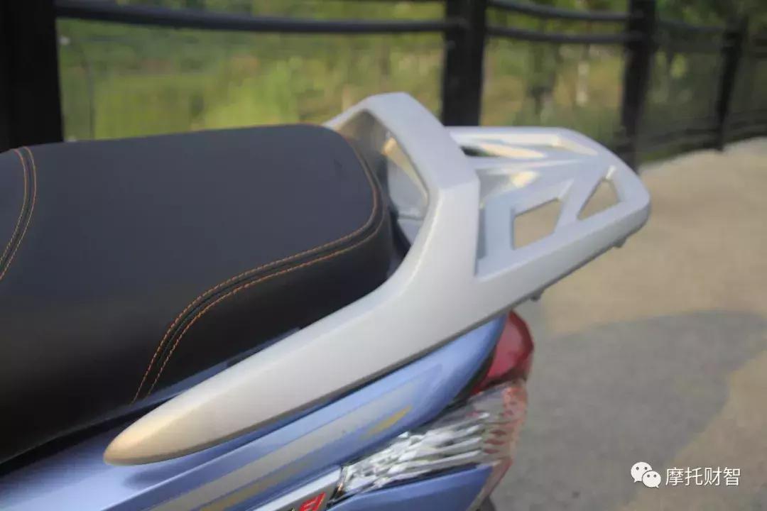 新大洲本田ex125踏板空间尺寸,新大洲本田2019款125踏板