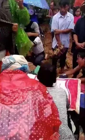 河南一高校暴雨积水,河南暴雨平原变湖泊